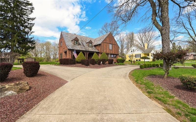 637 McMurray Rd, Canonsburg, 15317, 4 Bedrooms Bedrooms, 11 Rooms Rooms,3.1 BathroomsBathrooms,Residential,For Sale,McMurray Rd,1748415
