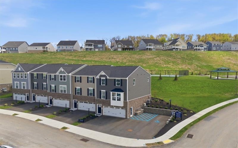201 Yellowwood Ct, Washington, 15301, 3 Bedrooms Bedrooms, ,2.1 BathroomsBathrooms,Lease,For Rent,Yellowwood Ct,1748422