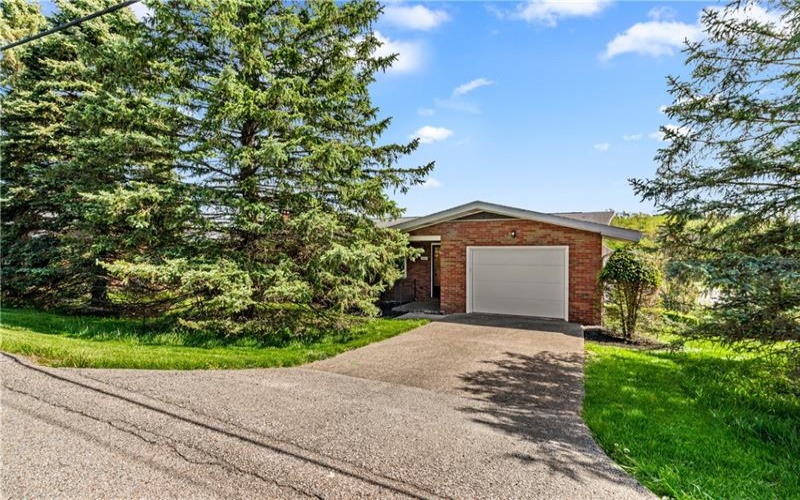 449 Belrose Dr, Rostraver Township, 15012, 2 Bedrooms Bedrooms, ,1 BathroomBathrooms,Residential,For Sale,Belrose Dr,1750150