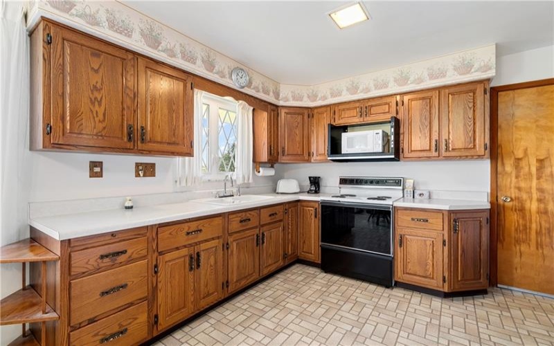 449 Belrose Dr, Rostraver Township, 15012, 2 Bedrooms Bedrooms, ,1 BathroomBathrooms,Residential,For Sale,Belrose Dr,1750150