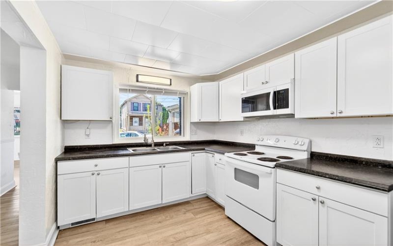 109 Third Avenue, Monongahela, 15063, 2 Bedrooms Bedrooms, 6 Rooms Rooms,1.1 BathroomsBathrooms,Residential,For Sale,Third Avenue,1750165