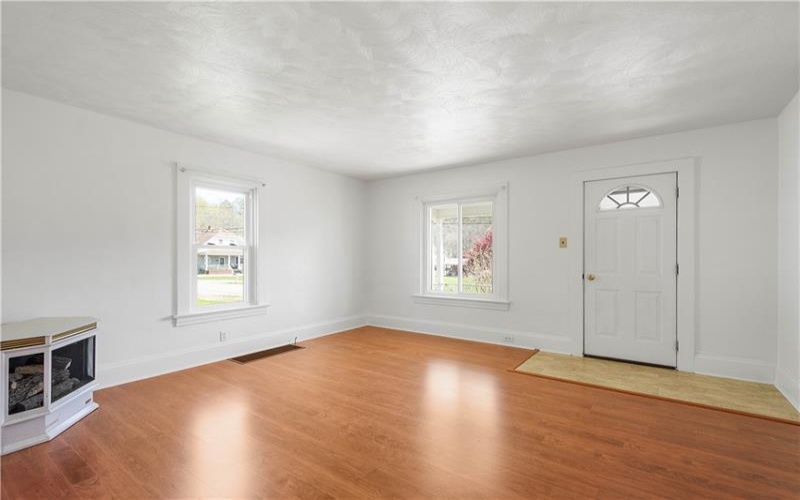 106 Level Street, Bentleyville, 15314, 3 Bedrooms Bedrooms, 6 Rooms Rooms,2 BathroomsBathrooms,Residential,For Sale,Level Street,1750181