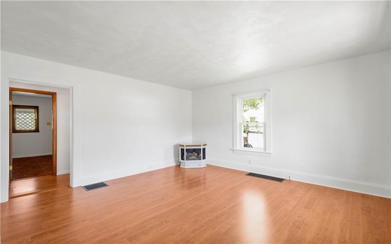 106 Level Street, Bentleyville, 15314, 3 Bedrooms Bedrooms, 6 Rooms Rooms,2 BathroomsBathrooms,Residential,For Sale,Level Street,1750181