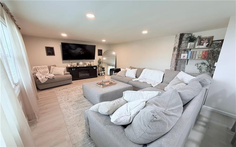521/523 3rd St, Isabella, 15447, 2 Bedrooms Bedrooms, 6 Rooms Rooms,2 BathroomsBathrooms,Residential,For Sale,3rd St,1748507
