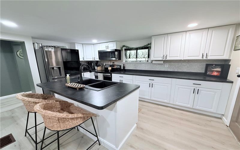 521/523 3rd St, Isabella, 15447, 2 Bedrooms Bedrooms, 6 Rooms Rooms,2 BathroomsBathrooms,Residential,For Sale,3rd St,1748507