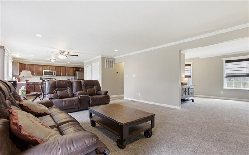 327 Everest Circle, Houston, 15342, 4 Bedrooms Bedrooms, 11 Rooms Rooms,2.1 BathroomsBathrooms,Residential,For Sale,Everest Circle,1748641