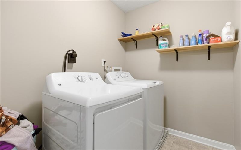 327 Everest Circle, Houston, 15342, 4 Bedrooms Bedrooms, 11 Rooms Rooms,2.1 BathroomsBathrooms,Residential,For Sale,Everest Circle,1748641