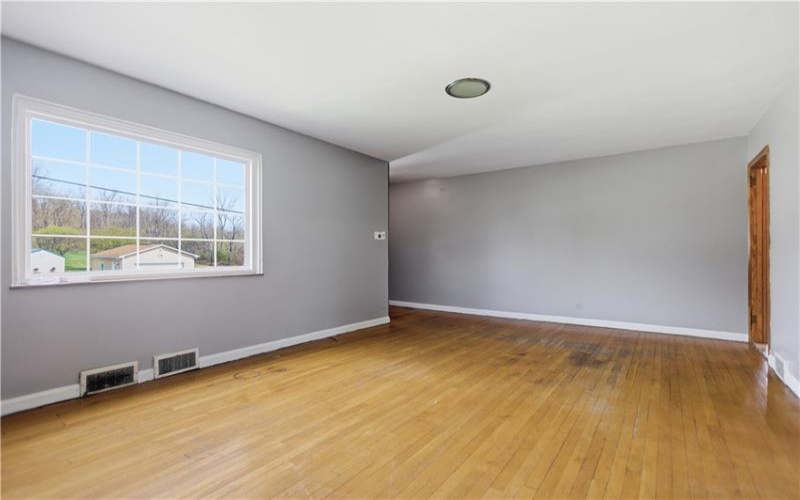 64 Harmon Creek Rd, Burgettstown, 15021, 3 Bedrooms Bedrooms, 10 Rooms Rooms,1.1 BathroomsBathrooms,Residential,For Sale,Harmon Creek Rd,1748645