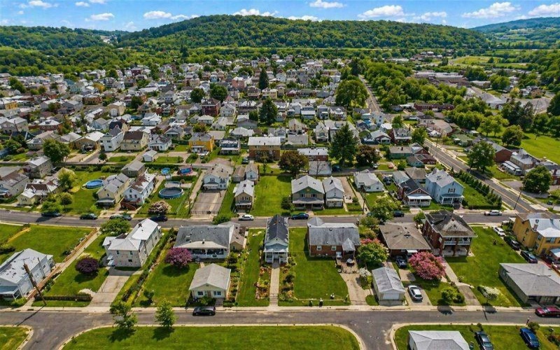 415 Giffin Ave, Canonsburg, 15317, 3 Bedrooms Bedrooms, ,2 BathroomsBathrooms,Residential,For Sale,Giffin Ave,1750264