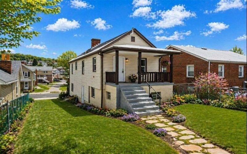 415 Giffin Ave, Canonsburg, 15317, 3 Bedrooms Bedrooms, ,2 BathroomsBathrooms,Residential,For Sale,Giffin Ave,1750264