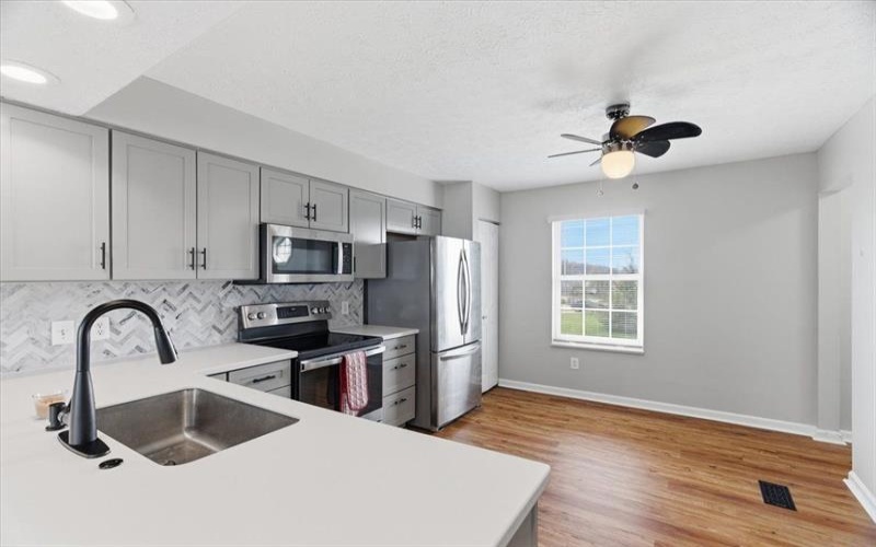1409 Lexington DRIVE, Lawrence, 15055, 3 Bedrooms Bedrooms, ,2.1 BathroomsBathrooms,Residential,For Sale,Lexington,1748664