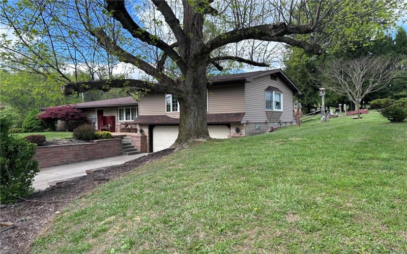 470 Quaker Church Rd, Perryopolis, 15473, 3 Bedrooms Bedrooms, 7 Rooms Rooms,2 BathroomsBathrooms,Residential,For Sale,Quaker Church Rd,1750290
