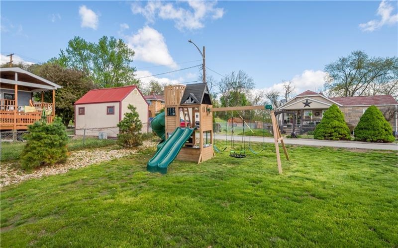 204 Buckels Ave, Houston, 15342, 3 Bedrooms Bedrooms, 7 Rooms Rooms,2 BathroomsBathrooms,Residential,For Sale,Buckels Ave,1750344