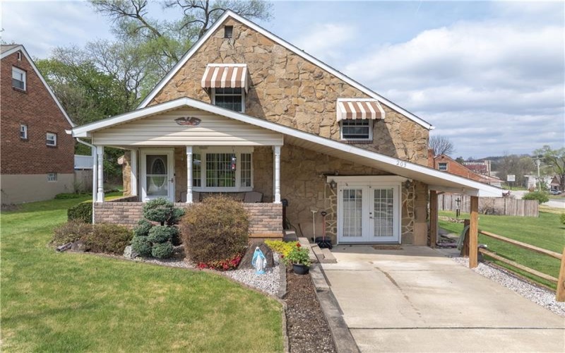 203 George St, Jeannette, 15644, 3 Bedrooms Bedrooms, ,2 BathroomsBathrooms,Residential,For Sale,George St,1748807