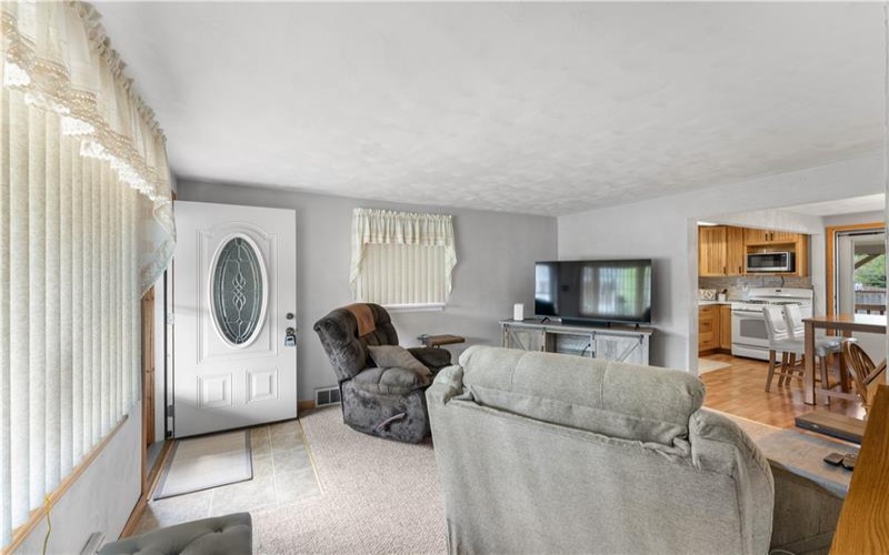 203 George St, Jeannette, 15644, 3 Bedrooms Bedrooms, ,2 BathroomsBathrooms,Residential,For Sale,George St,1748807