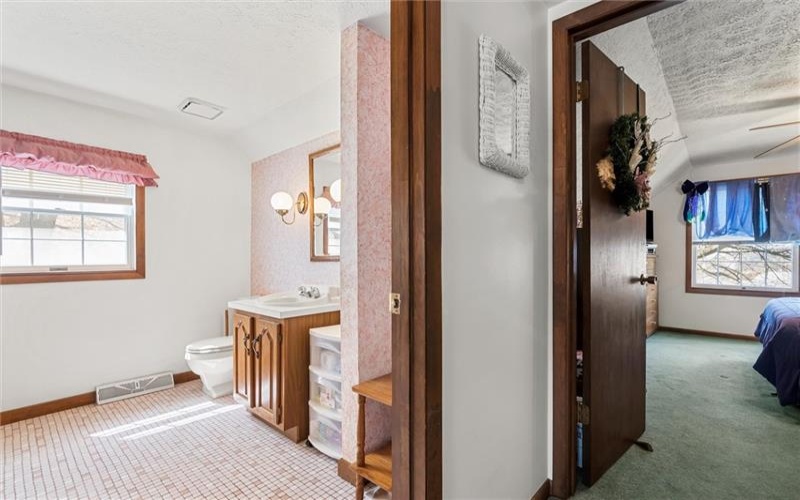 1242 La Belle Vue Rd, Vandergrift, 15690, 3 Bedrooms Bedrooms, 8 Rooms Rooms,2 BathroomsBathrooms,Residential,For Sale,La Belle Vue Rd,1750372