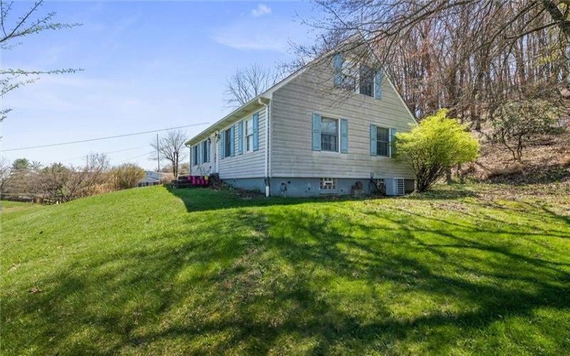 1242 La Belle Vue Rd, Vandergrift, 15690, 3 Bedrooms Bedrooms, 8 Rooms Rooms,2 BathroomsBathrooms,Residential,For Sale,La Belle Vue Rd,1750372