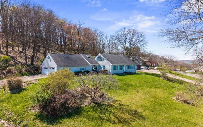 1242 La Belle Vue Rd, Vandergrift, 15690, 3 Bedrooms Bedrooms, 8 Rooms Rooms,2 BathroomsBathrooms,Residential,For Sale,La Belle Vue Rd,1750372