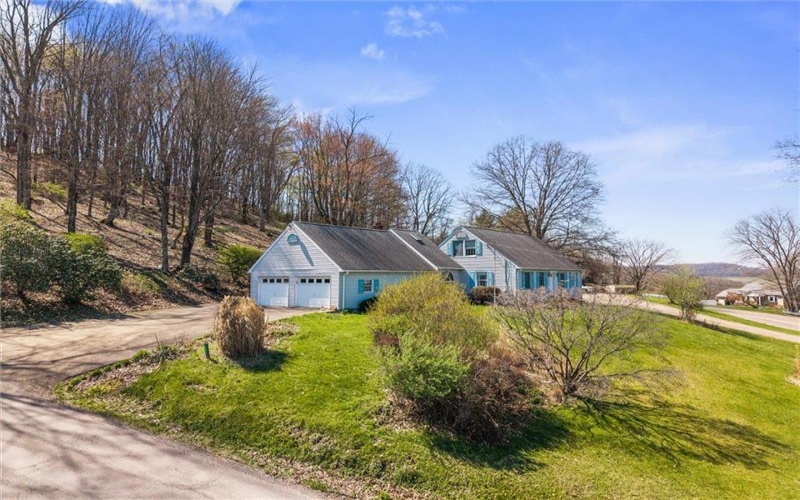 1242 La Belle Vue Rd, Vandergrift, 15690, 3 Bedrooms Bedrooms, 8 Rooms Rooms,2 BathroomsBathrooms,Residential,For Sale,La Belle Vue Rd,1750372