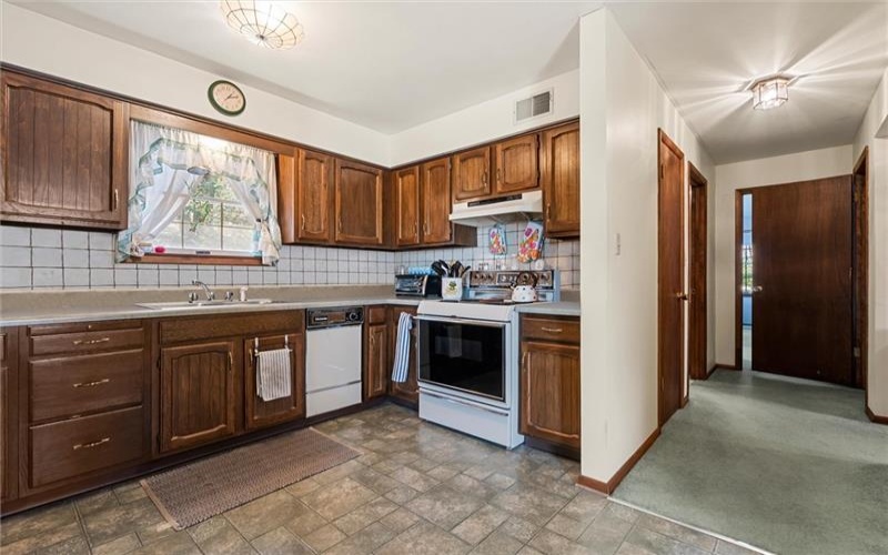 1242 La Belle Vue Rd, Vandergrift, 15690, 3 Bedrooms Bedrooms, 8 Rooms Rooms,2 BathroomsBathrooms,Residential,For Sale,La Belle Vue Rd,1750372