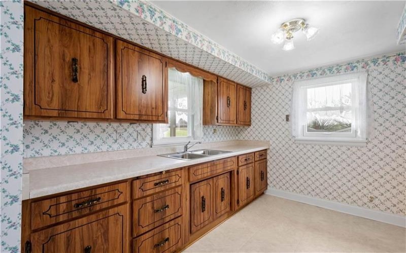 180 HILLTOP LANE, Washington, 15301, 2 Bedrooms Bedrooms, 7 Rooms Rooms,1.1 BathroomsBathrooms,Residential,For Sale,HILLTOP LANE,1748897