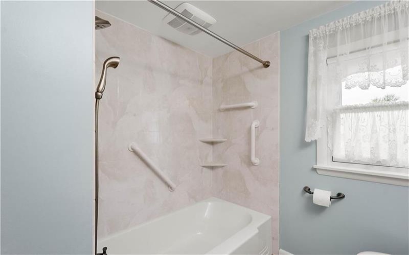 180 HILLTOP LANE, Washington, 15301, 2 Bedrooms Bedrooms, 7 Rooms Rooms,1.1 BathroomsBathrooms,Residential,For Sale,HILLTOP LANE,1748897