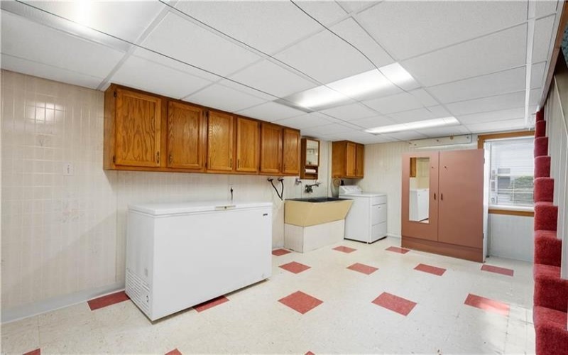 180 HILLTOP LANE, Washington, 15301, 2 Bedrooms Bedrooms, 7 Rooms Rooms,1.1 BathroomsBathrooms,Residential,For Sale,HILLTOP LANE,1748897