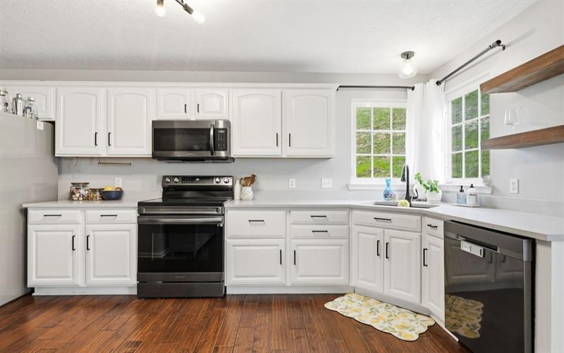 220 Maple Ridge Drive, Canonsburg, 15317, 3 Bedrooms Bedrooms, ,2.1 BathroomsBathrooms,Residential,For Sale,Maple Ridge Drive,1748949