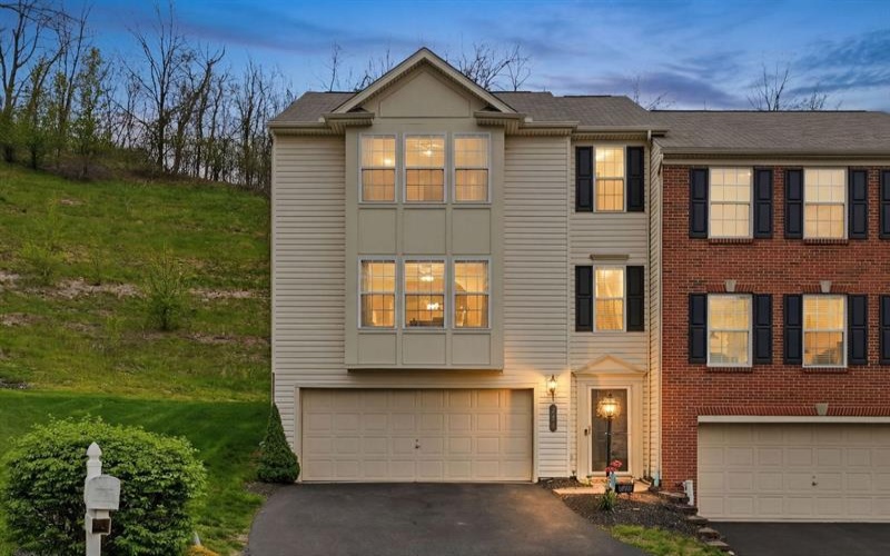 220 Maple Ridge Drive, Canonsburg, 15317, 3 Bedrooms Bedrooms, ,2.1 BathroomsBathrooms,Residential,For Sale,Maple Ridge Drive,1748949