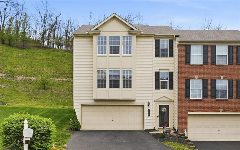 220 Maple Ridge Drive, Canonsburg, 15317, 3 Bedrooms Bedrooms, ,2.1 BathroomsBathrooms,Residential,For Sale,Maple Ridge Drive,1748949