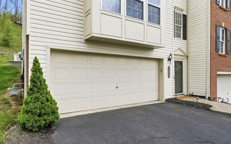 220 Maple Ridge Drive, Canonsburg, 15317, 3 Bedrooms Bedrooms, ,2.1 BathroomsBathrooms,Residential,For Sale,Maple Ridge Drive,1748949