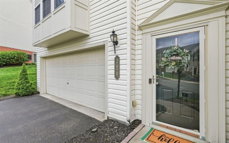 220 Maple Ridge Drive, Canonsburg, 15317, 3 Bedrooms Bedrooms, ,2.1 BathroomsBathrooms,Residential,For Sale,Maple Ridge Drive,1748949