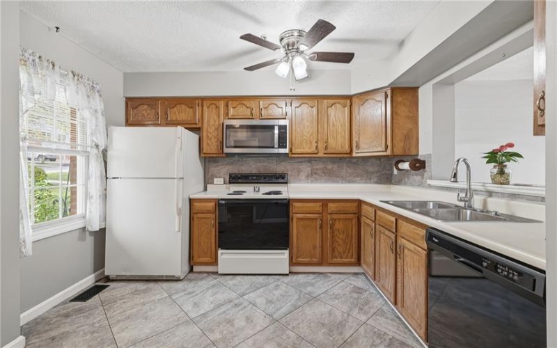 156 Meadowview Dr, Canonsburg, 15317, 2 Bedrooms Bedrooms, ,1.1 BathroomsBathrooms,Residential,For Sale,Meadowview Dr,1749025