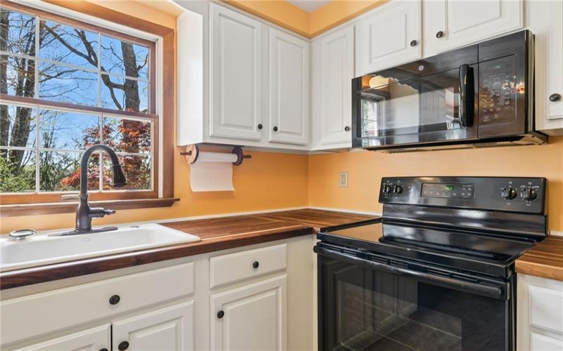 3902 Glencoe Ct, Murrysville, 15668, 4 Bedrooms Bedrooms, 9 Rooms Rooms,2.1 BathroomsBathrooms,Residential,For Sale,Glencoe Ct,1749029