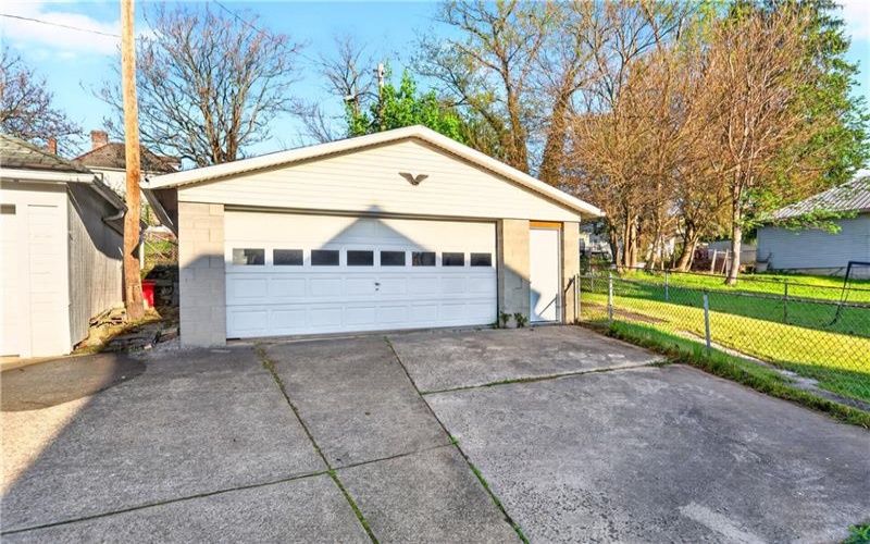 88 Byrer Avenue, Uniontown, 15401, 4 Bedrooms Bedrooms, 10 Rooms Rooms,1.1 BathroomsBathrooms,Residential,For Sale,Byrer Avenue,1750473