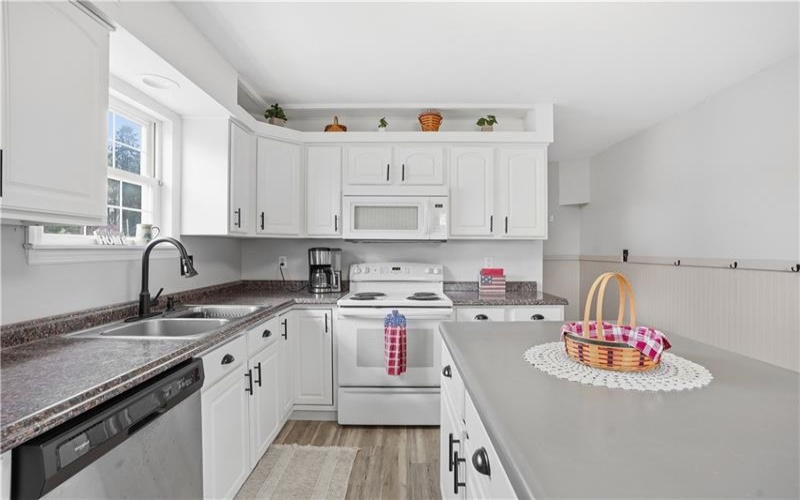 164 Pittsburgh Street, Delmont, 15626, 2 Bedrooms Bedrooms, 6 Rooms Rooms,2 BathroomsBathrooms,Residential,For Sale,Pittsburgh Street,1749109