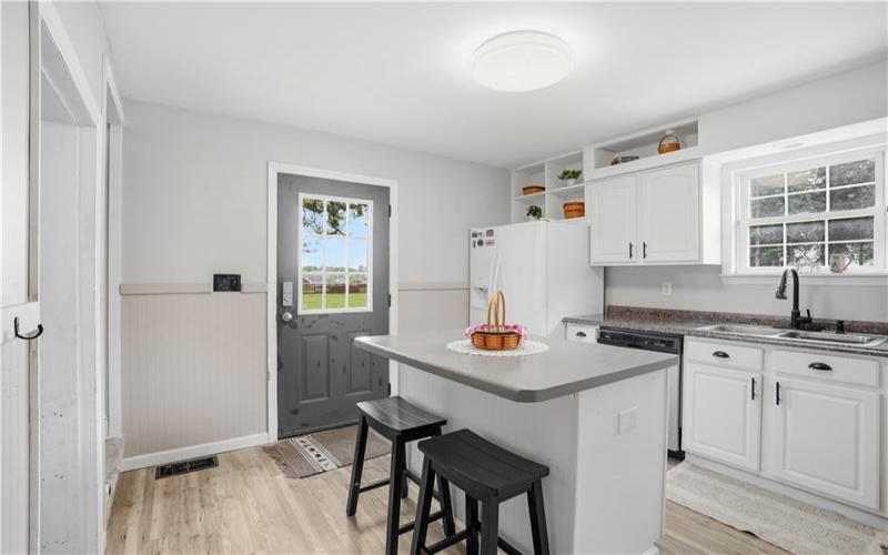164 Pittsburgh Street, Delmont, 15626, 2 Bedrooms Bedrooms, 6 Rooms Rooms,2 BathroomsBathrooms,Residential,For Sale,Pittsburgh Street,1749109