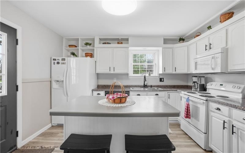164 Pittsburgh Street, Delmont, 15626, 2 Bedrooms Bedrooms, 6 Rooms Rooms,2 BathroomsBathrooms,Residential,For Sale,Pittsburgh Street,1749109