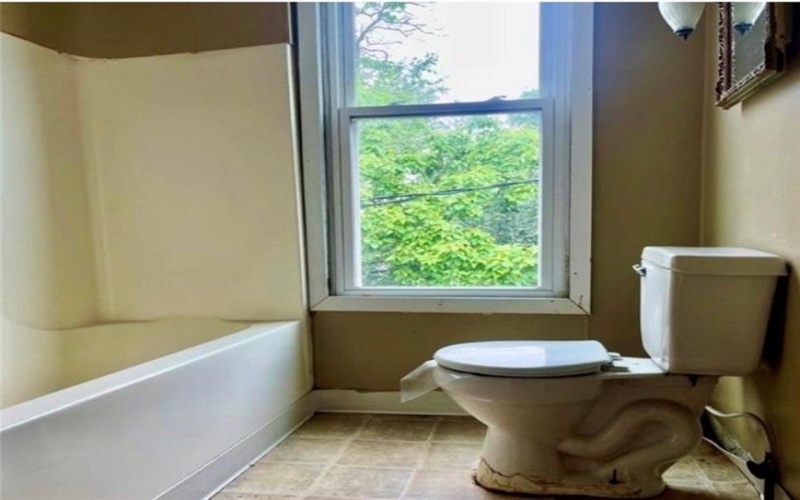 5 Hacker Ave, Jeannette, 15644, 3 Bedrooms Bedrooms, ,1.1 BathroomsBathrooms,Residential,For Sale,Hacker Ave,1749194