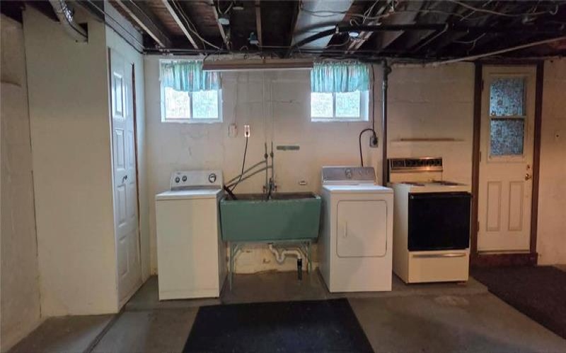 156 Oakland Ave, Uniontown, 15401, 4 Bedrooms Bedrooms, ,2.1 BathroomsBathrooms,Residential,For Sale,Oakland Ave,1750553