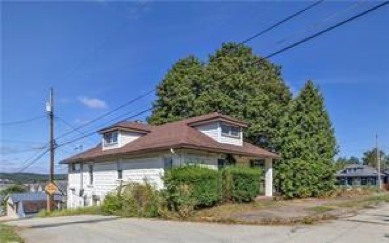 1505 Raymond Ave, Latrobe, 15650, 4 Bedrooms Bedrooms, 7 Rooms Rooms,2 BathroomsBathrooms,Residential,For Sale,Raymond Ave,1750559