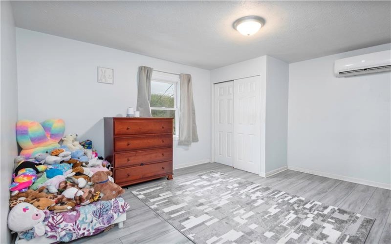 430 1/2 Glass Alley, Houston, 15342, 2 Bedrooms Bedrooms, 5 Rooms Rooms,1 BathroomBathrooms,Residential,For Sale,Glass Alley,1749359
