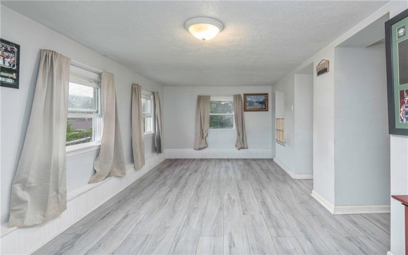 430 1/2 Glass Alley, Houston, 15342, 2 Bedrooms Bedrooms, 5 Rooms Rooms,1 BathroomBathrooms,Residential,For Sale,Glass Alley,1749359