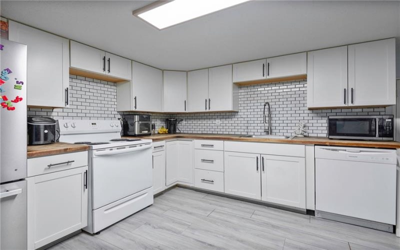 430 1/2 Glass Alley, Houston, 15342, 2 Bedrooms Bedrooms, 5 Rooms Rooms,1 BathroomBathrooms,Residential,For Sale,Glass Alley,1749359