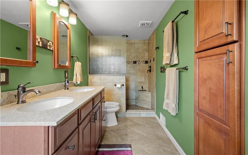 201 Hemlock Dr, McMurray, 15317, 4 Bedrooms Bedrooms, 12 Rooms Rooms,2.1 BathroomsBathrooms,Residential,For Sale,Hemlock Dr,1749380