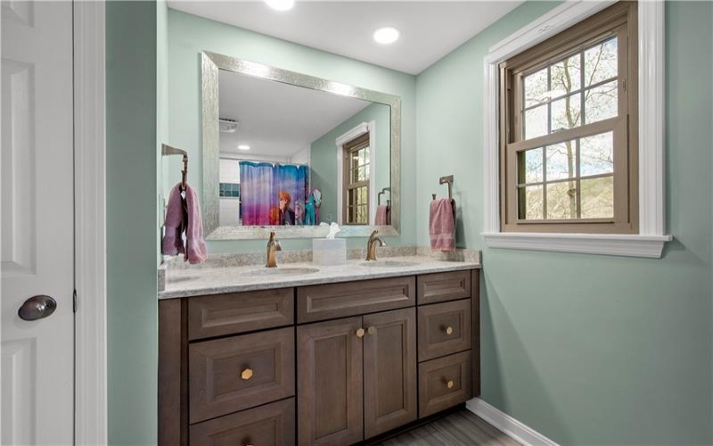 201 Hemlock Dr, McMurray, 15317, 4 Bedrooms Bedrooms, 12 Rooms Rooms,2.1 BathroomsBathrooms,Residential,For Sale,Hemlock Dr,1749380