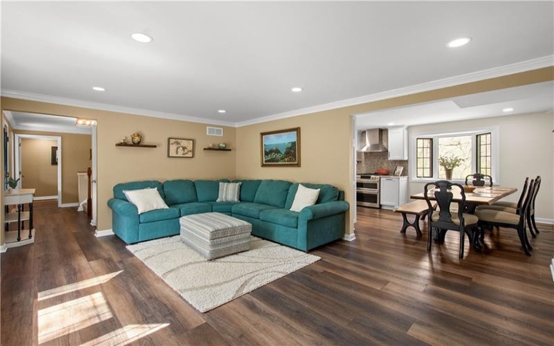 201 Hemlock Dr, McMurray, 15317, 4 Bedrooms Bedrooms, 12 Rooms Rooms,2.1 BathroomsBathrooms,Residential,For Sale,Hemlock Dr,1749380