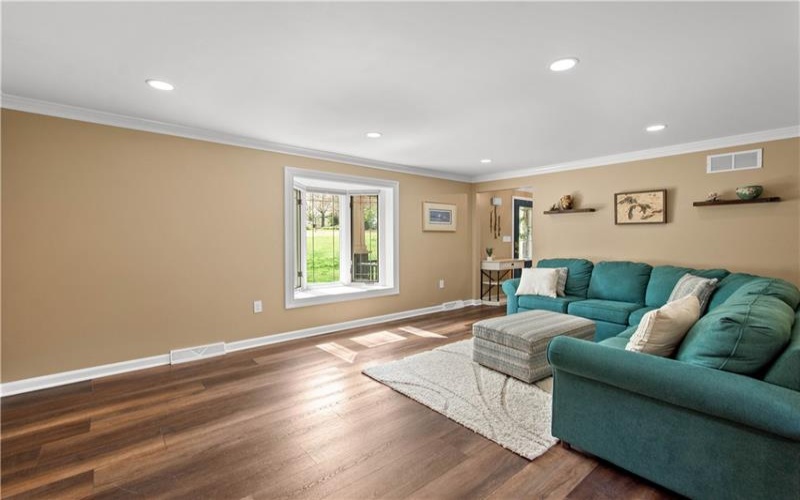 201 Hemlock Dr, McMurray, 15317, 4 Bedrooms Bedrooms, 12 Rooms Rooms,2.1 BathroomsBathrooms,Residential,For Sale,Hemlock Dr,1749380