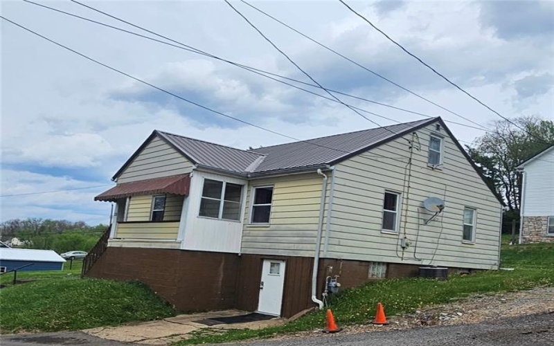 23 Cross St, Burgettstown, 15021, 2 Bedrooms Bedrooms, ,1 BathroomBathrooms,Residential,For Sale,Cross St,1749406