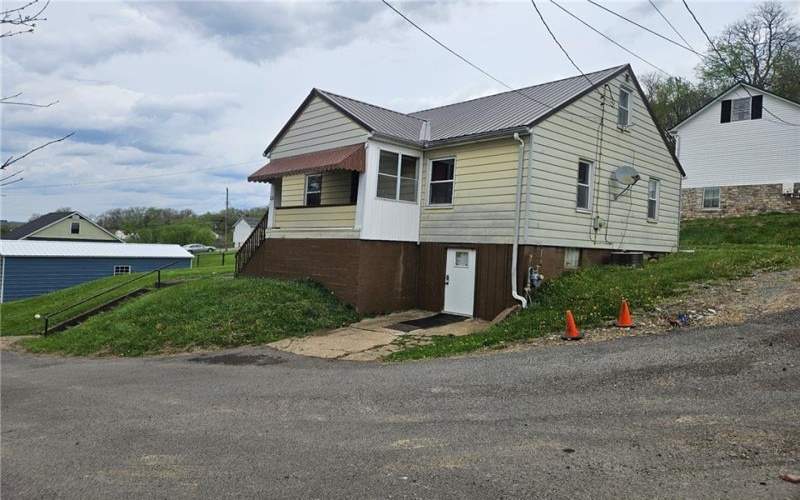 23 Cross St, Burgettstown, 15021, 2 Bedrooms Bedrooms, ,1 BathroomBathrooms,Residential,For Sale,Cross St,1749406